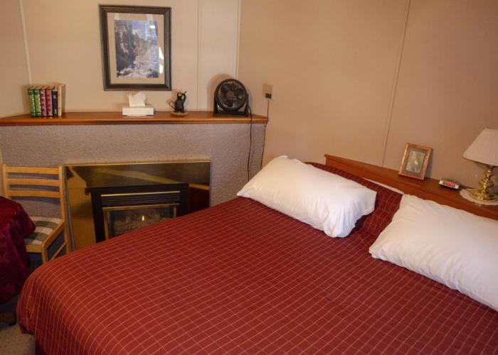 Crandell Mountain Lodge