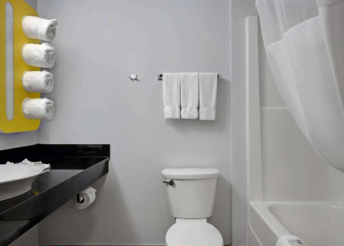 Motel 6 Airdrie, AB