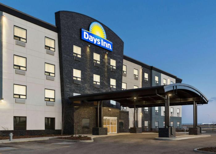 Days Inn by Wyndham Calgary North Balzac