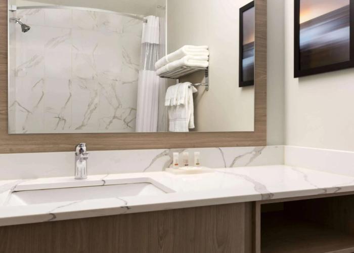 Days Inn by Wyndham Calgary North Balzac