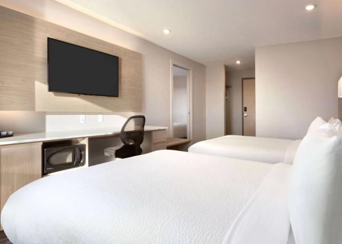 Days Inn by Wyndham Calgary North Balzac