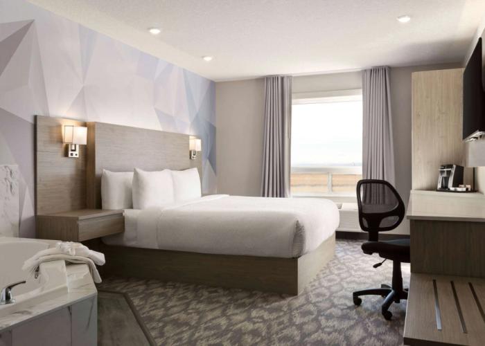 Days Inn by Wyndham Calgary North Balzac