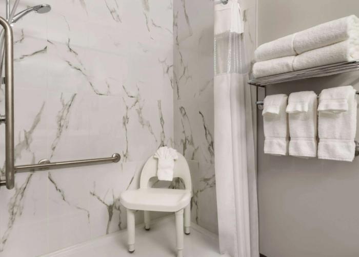Days Inn by Wyndham Calgary North Balzac