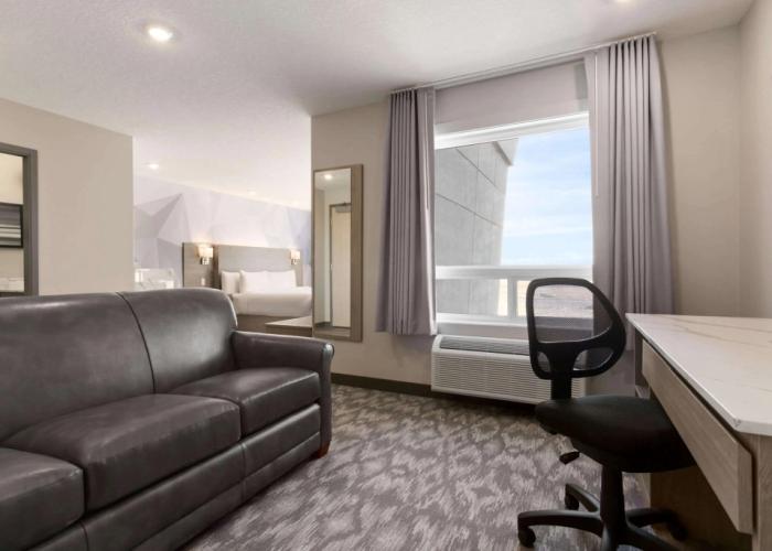 Days Inn by Wyndham Calgary North Balzac