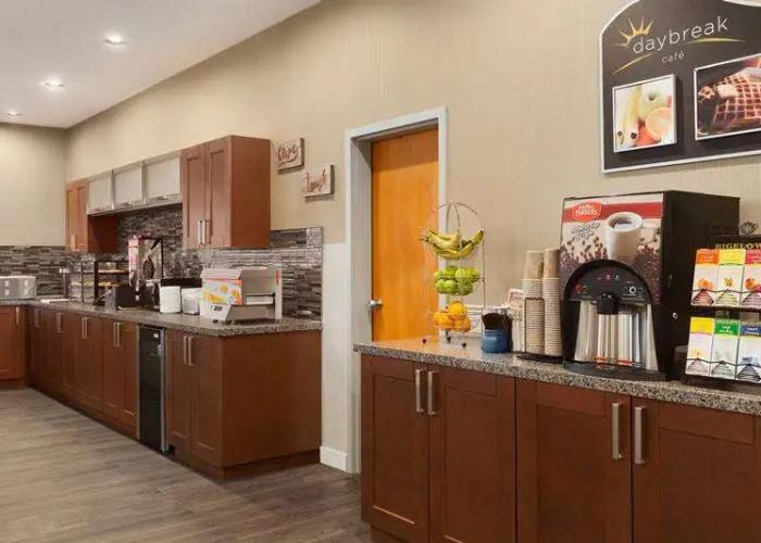 Days Inn & Suites by Wyndham Brooks