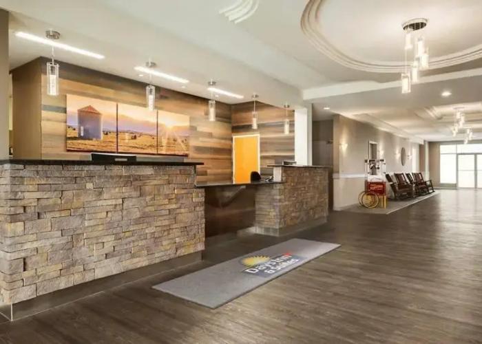 Days Inn & Suites by Wyndham Brooks