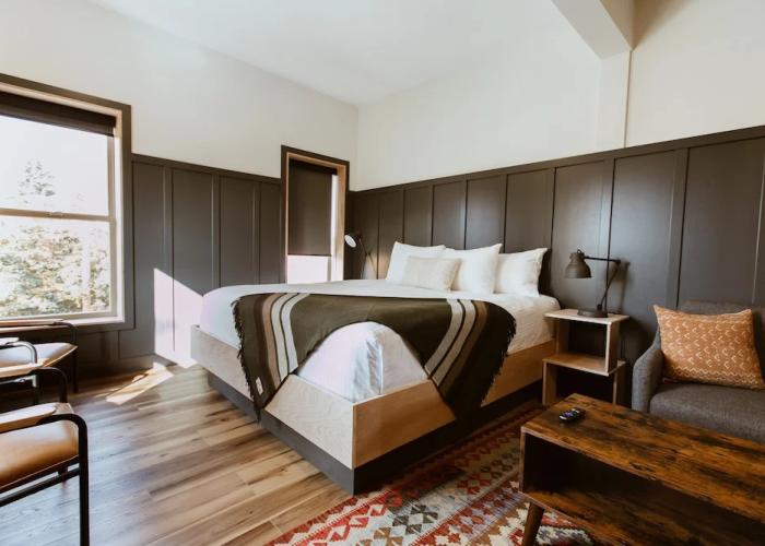 The Flying Steamshovel Inn