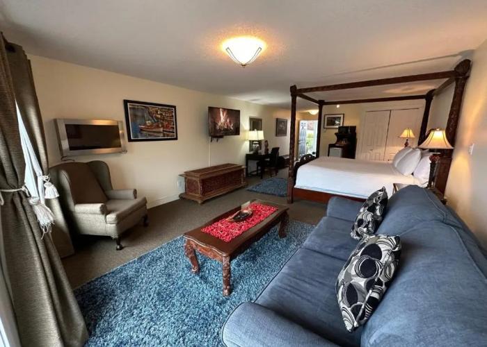 The Bayshore Waterfront Inn