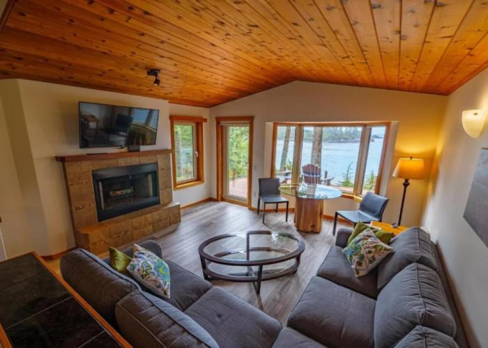A Snug Harbour Inn