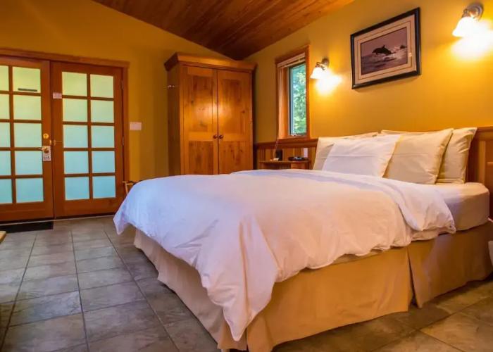 A Snug Harbour Inn