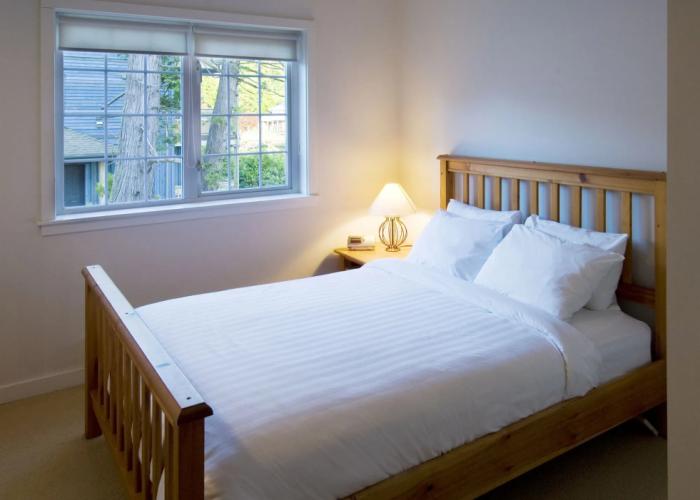 Waters Edge Shoreside Suites
