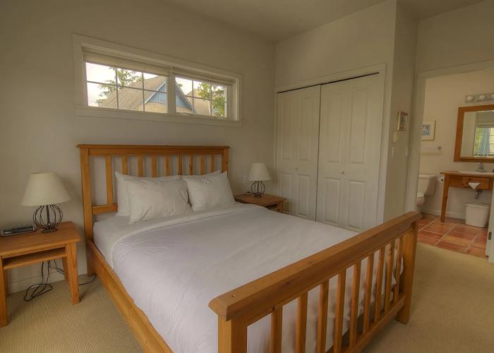 Waters Edge Shoreside Suites