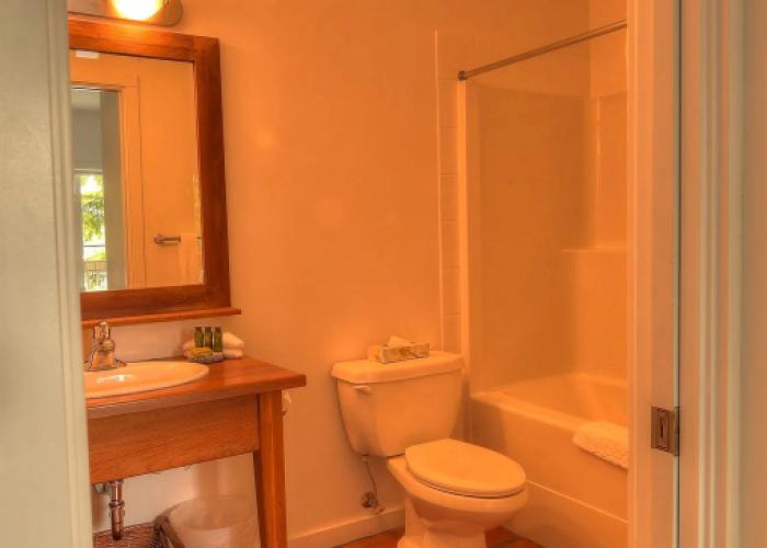 Waters Edge Shoreside Suites