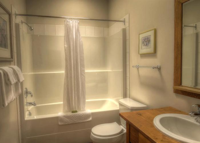 Waters Edge Shoreside Suites