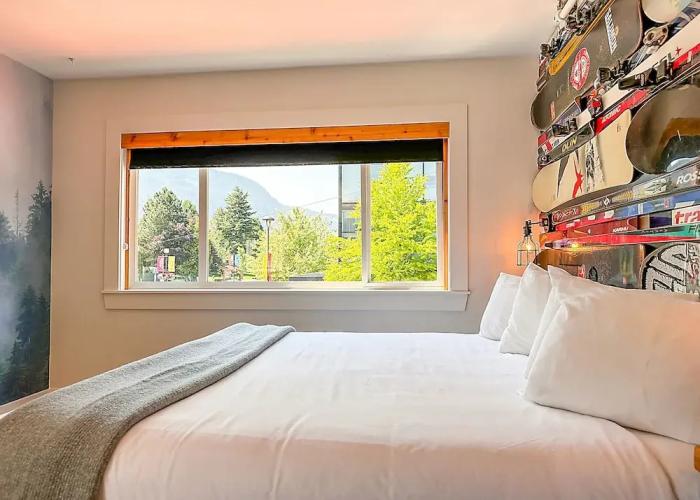 Crash Hotel Squamish