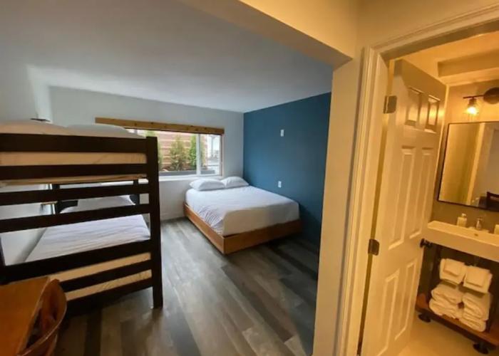 Crash Hotel Squamish