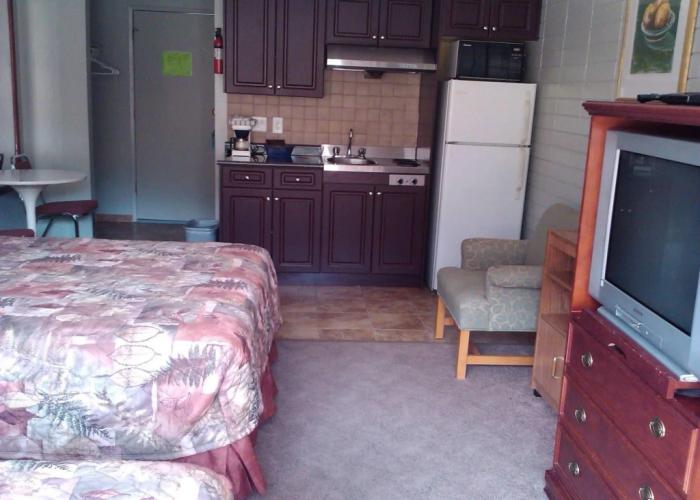 August Jack Motor Inn