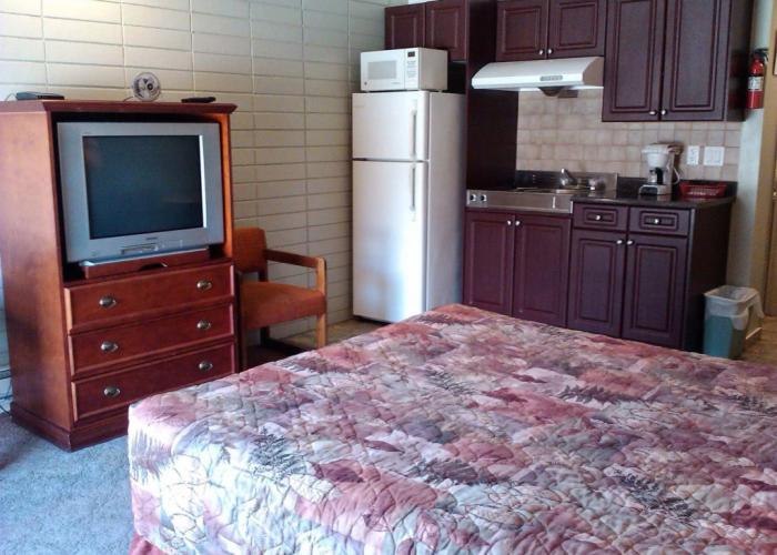 August Jack Motor Inn
