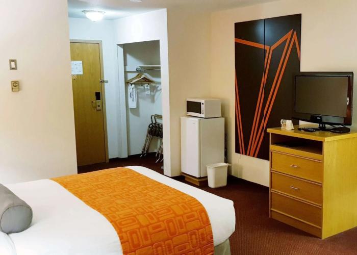 Howard Johnson by Wyndham Fort St. John