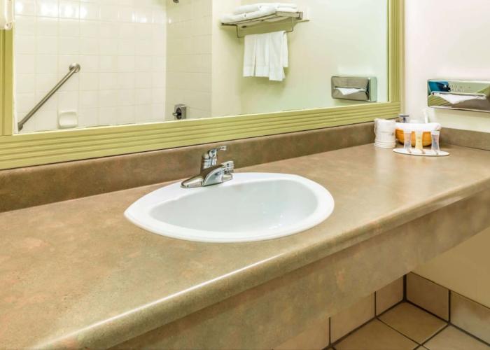 Howard Johnson by Wyndham Fort St. John