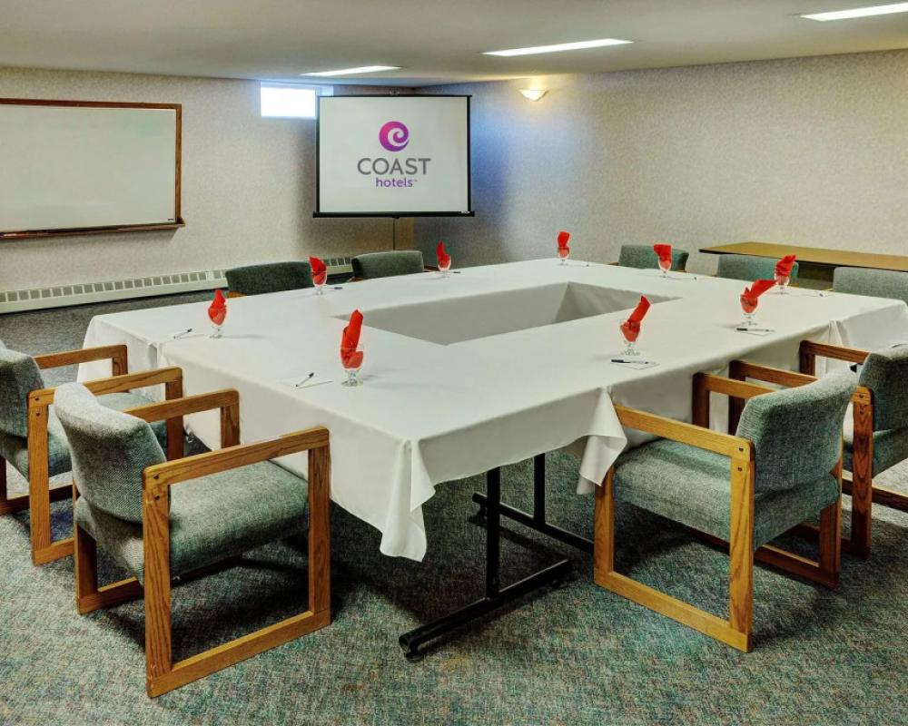 фото Coast Fort St. John Hotel