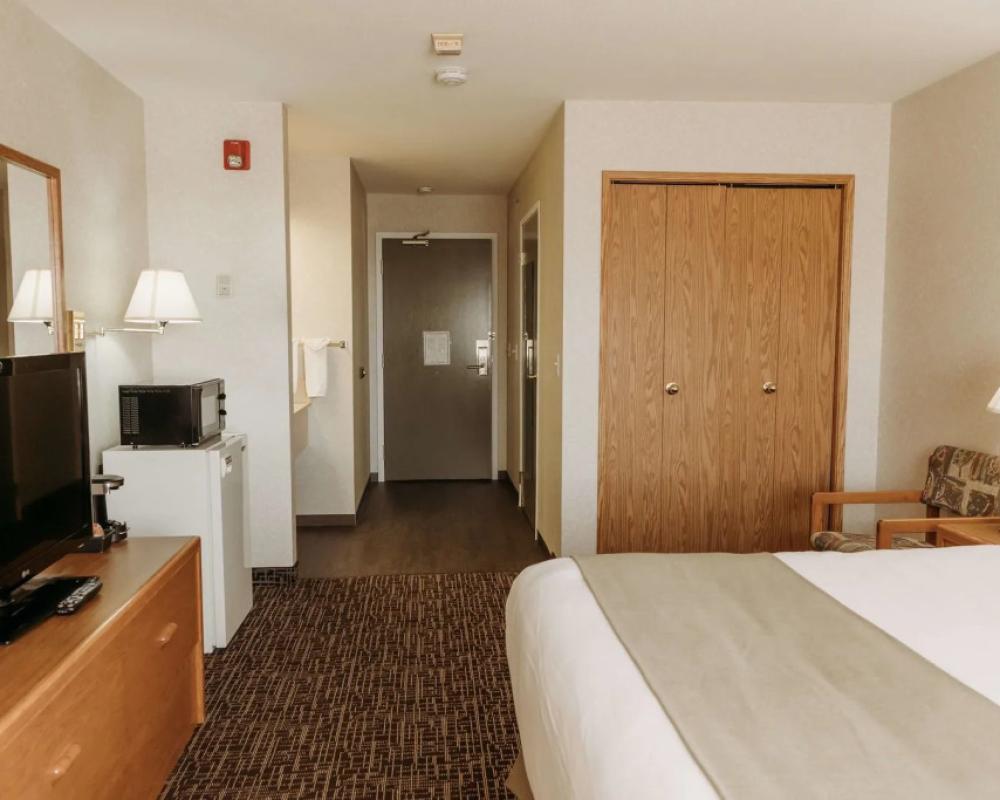 фото Coast Fort St. John Hotel