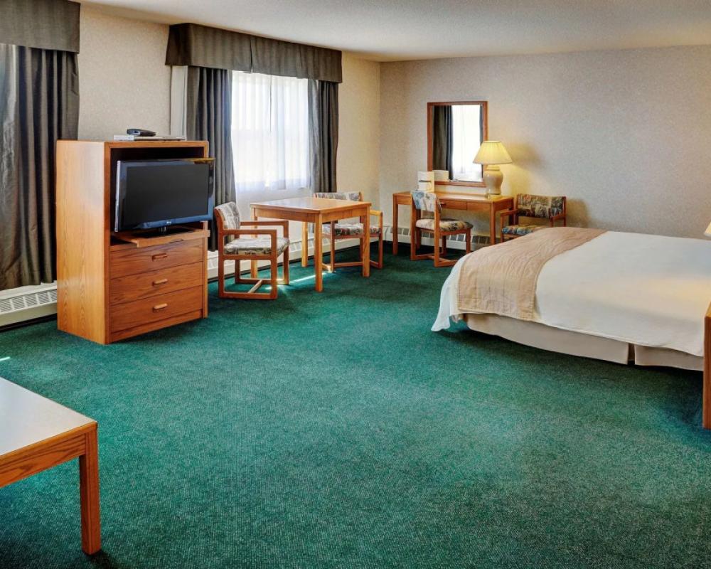 фото Coast Fort St. John Hotel