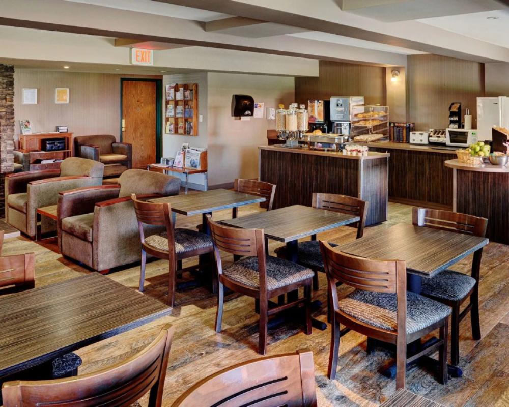 фото Coast Fort St. John Hotel