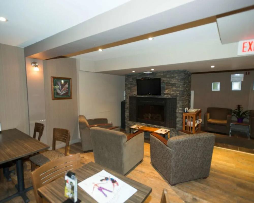 фото Coast Fort St. John Hotel