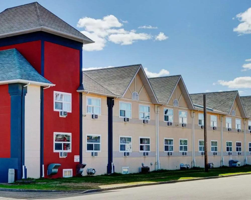 фото Coast Fort St. John Hotel