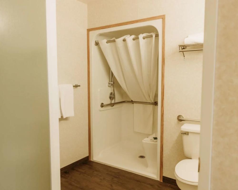 фото Coast Fort St. John Hotel