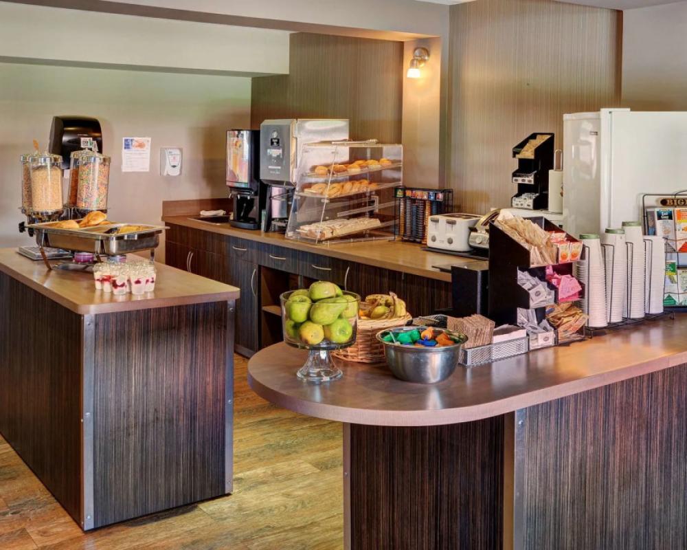 фото Coast Fort St. John Hotel