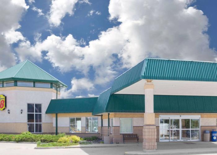 Super 8 by Wyndham Portage La Prairie MB