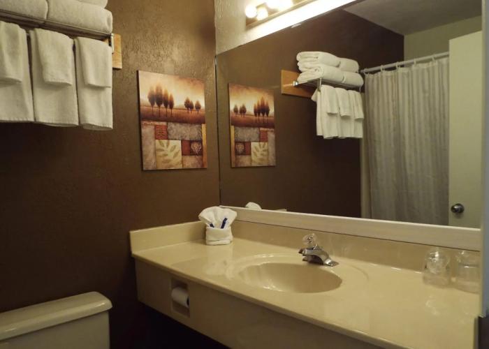 The Shores Inn & Hotel