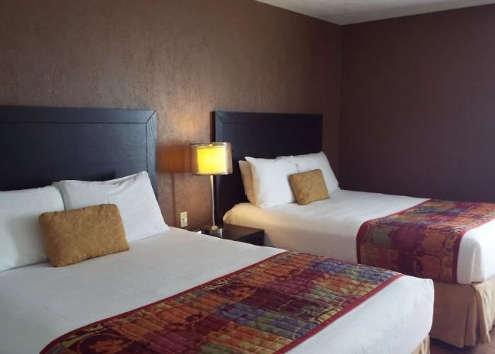 Auberge Shores Inn & Hotel