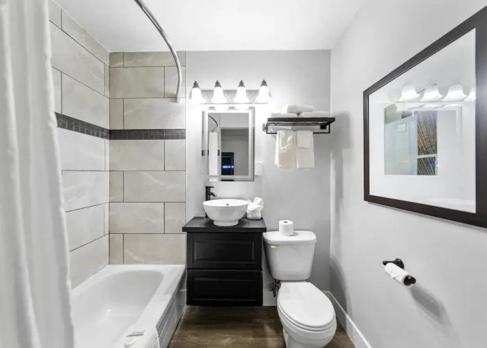 Auberge Shores Inn & Hotel