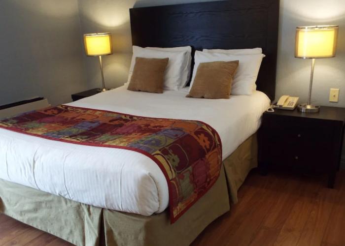 Auberge Shores Inn & Hotel
