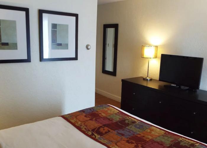 Auberge Shores Inn & Hotel