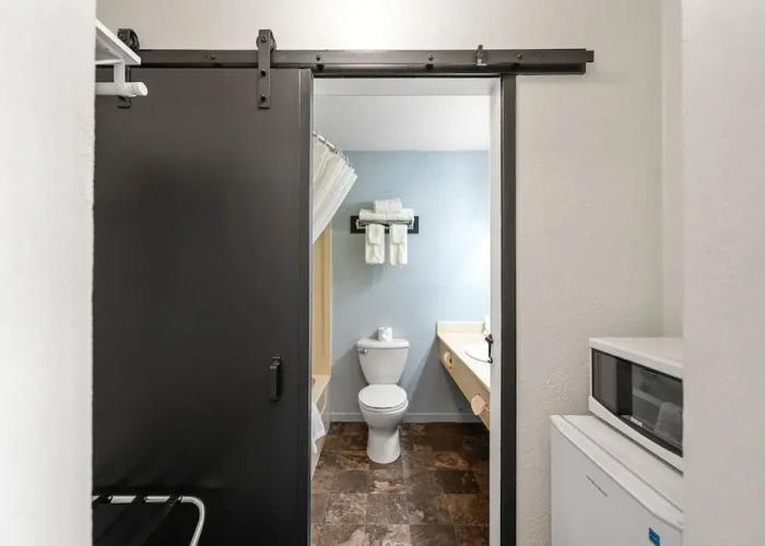 Auberge Shores Inn & Hotel