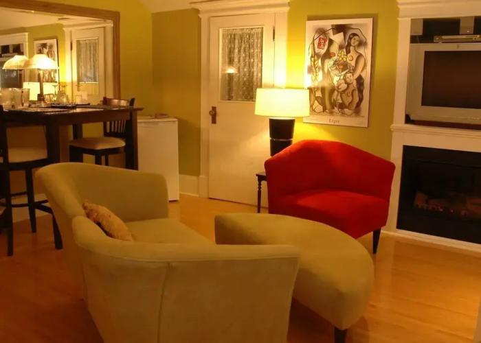 Leaside Manor by The Leaside Group