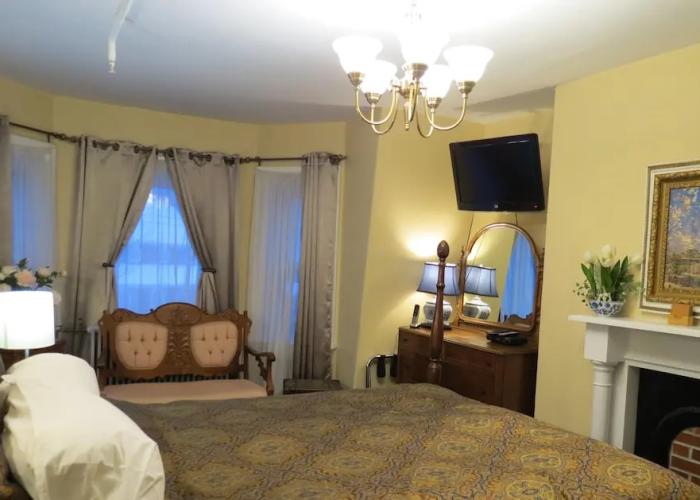 The Roses Heritage Inn