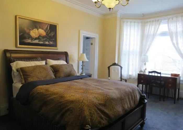 The Roses Heritage Inn