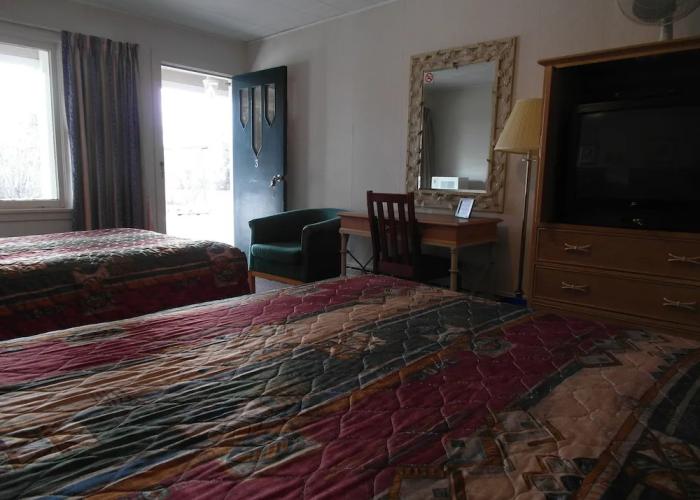 The Lionstone Inn Motel and Cottages