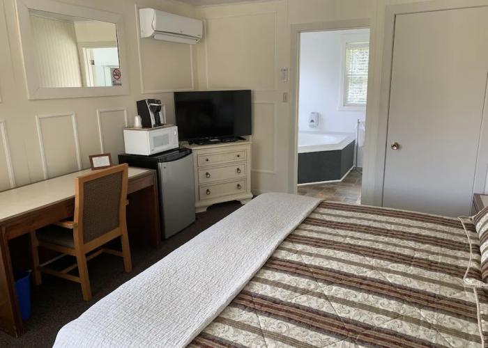 The Lionstone Inn Motel and Cottages