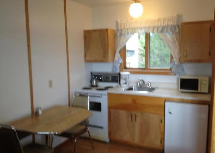 Sea Breeze Cottages & Motel