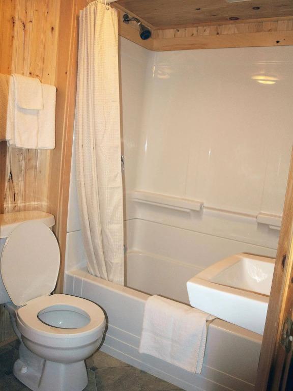 фото MacKenzie's Motel & Cottages