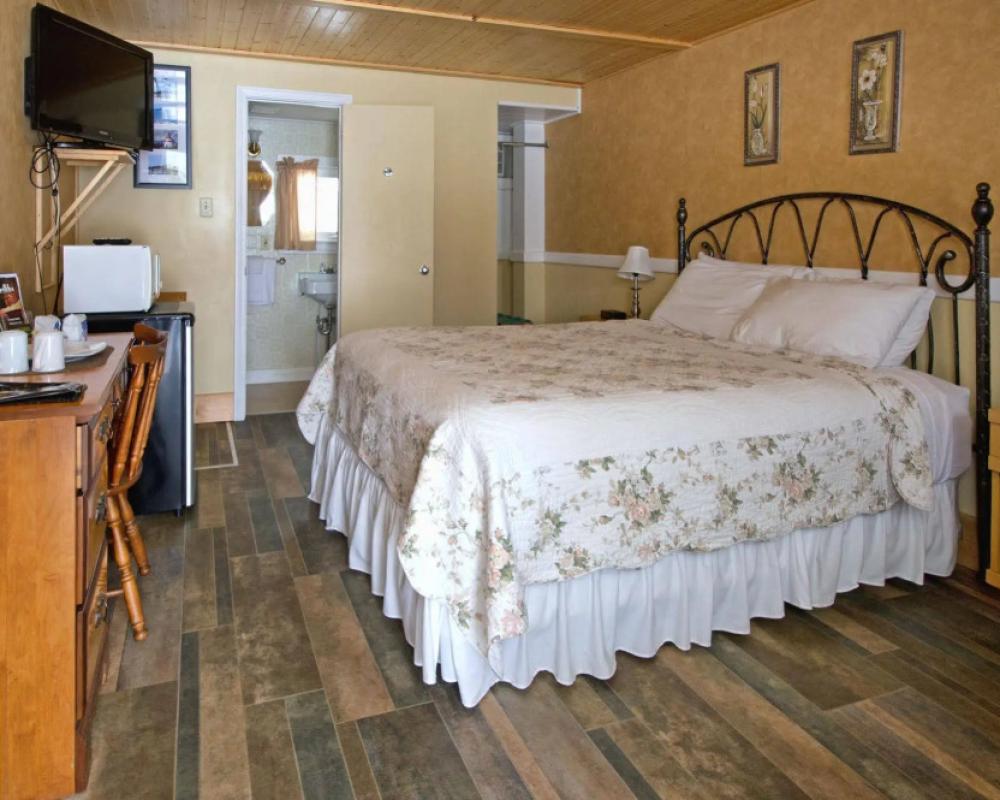 фото MacKenzie's Motel & Cottages