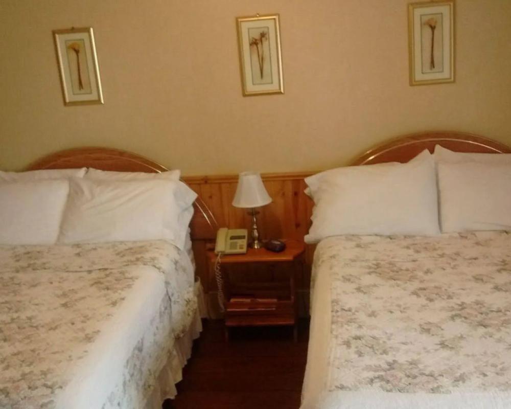 фото MacKenzie's Motel & Cottages