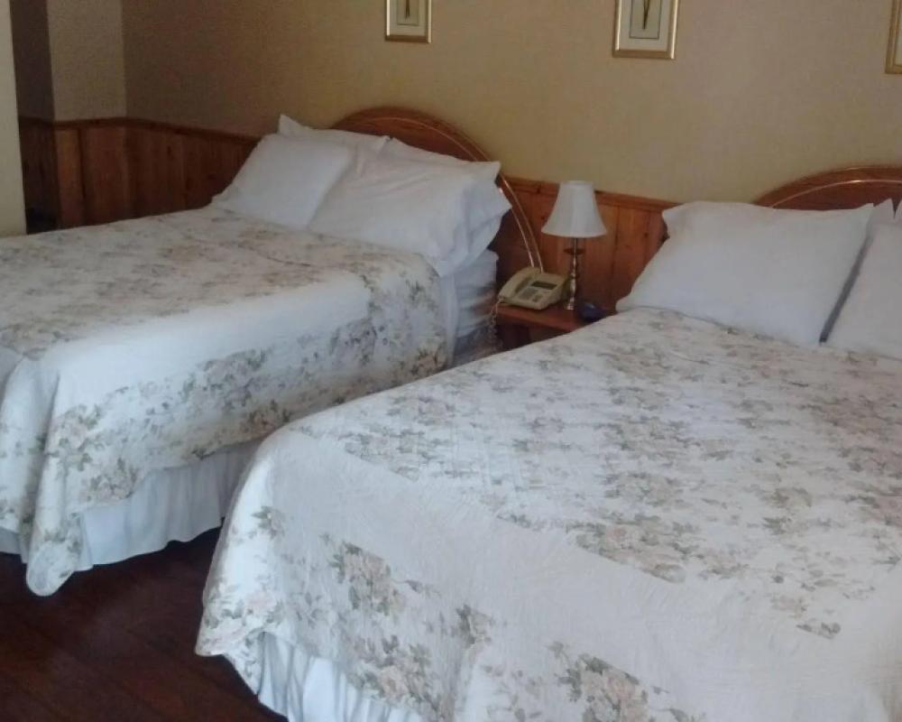 фото MacKenzie's Motel & Cottages