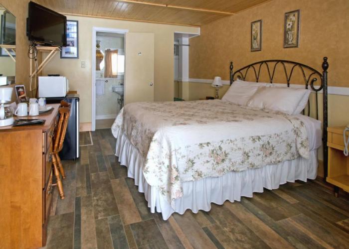 MacKenzie's Motel & Cottages